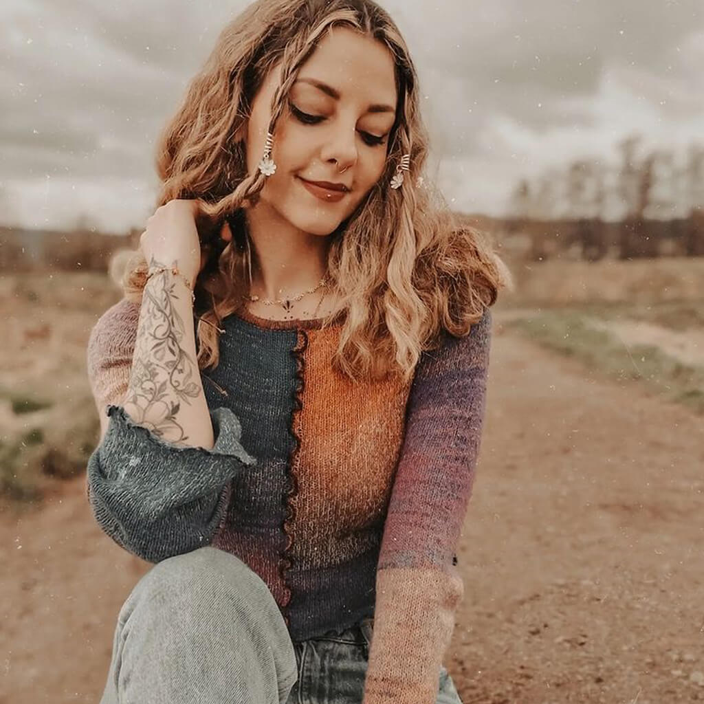 flower child // multi color enamel daisy flower chain and adjustable cord bracelet worn on model - by Peacock & Lime