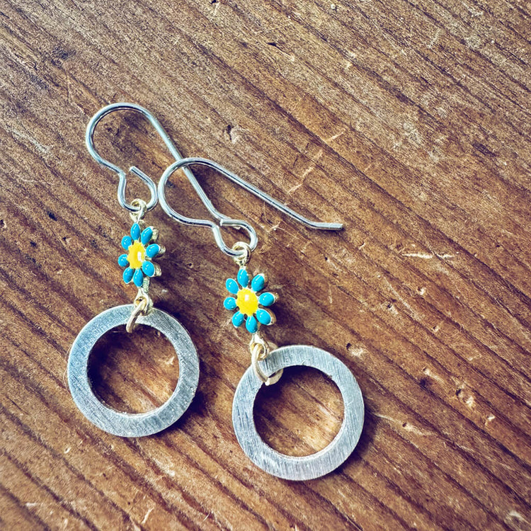 daisy ring // enamel daisy flower and silver plated circle ring earrings by Peacock & Lime