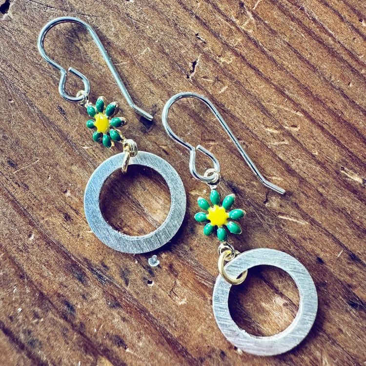 daisy ring // enamel daisy flower and silver plated circle ring earrings by Peacock & Lime