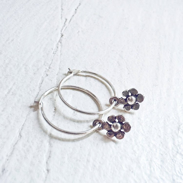 daisy // teeny tiny sterling silver daisy flower sleeper earrings - Peacock & Lime