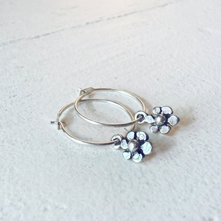 daisy // teeny tiny sterling silver daisy flower sleeper earrings - Peacock & Lime
