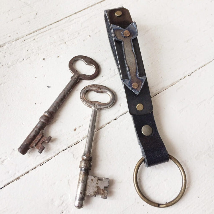 aim // rustic metal arrow and leather key ring / key fob - Peacock & Lime