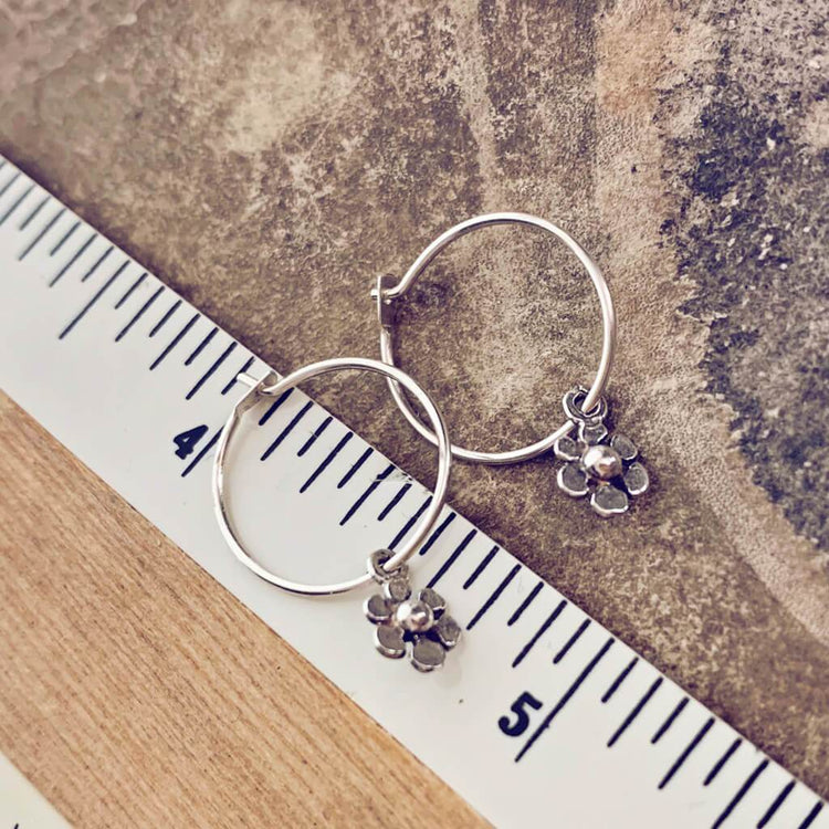 daisy // teeny tiny sterling silver daisy flower sleeper earrings - Peacock & Lime