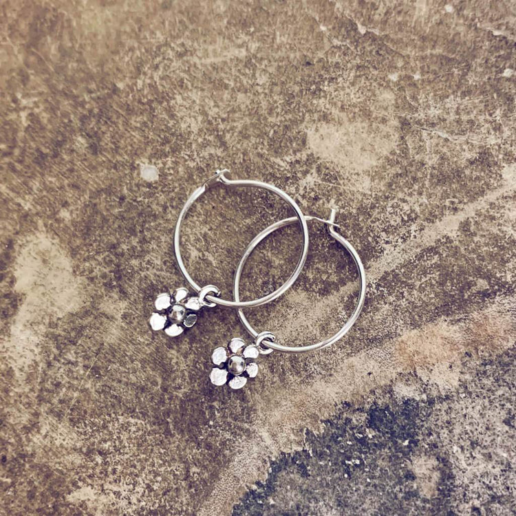 daisy // teeny tiny sterling silver daisy flower sleeper earrings - Peacock & Lime