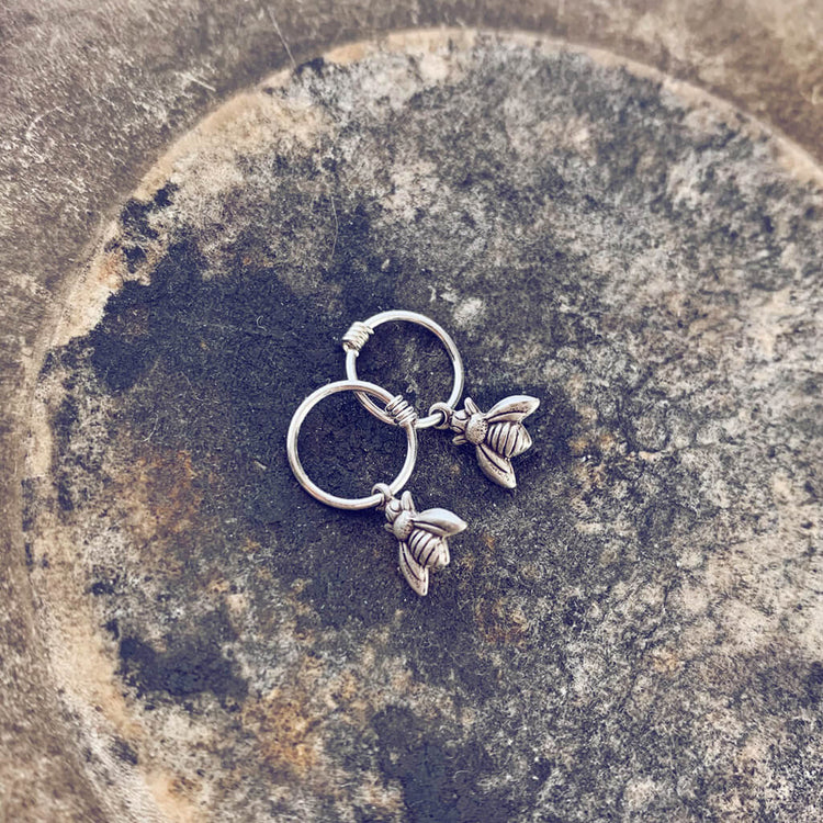 honey bee // teeny tiny sterling silver bee hoop sleeper earrings⁣ - Peacock & Lime