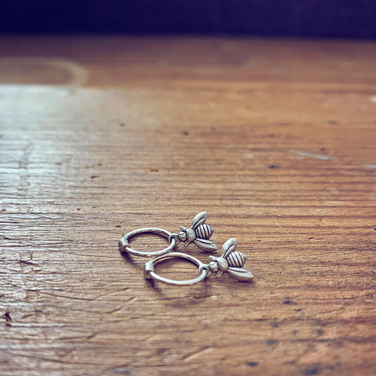 honey bee // teeny tiny sterling silver bee hoop sleeper earrings⁣ - Peacock & Lime