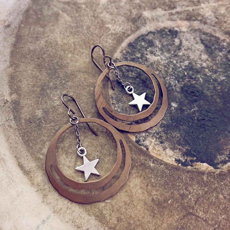 wandering orbit - shooting stars / natural brass dangle earrings - Peacock & Lime