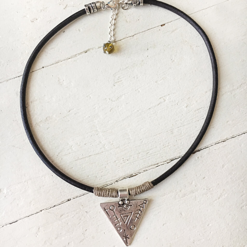 mystic triangle // leather choker necklace - sand - Peacock & Lime