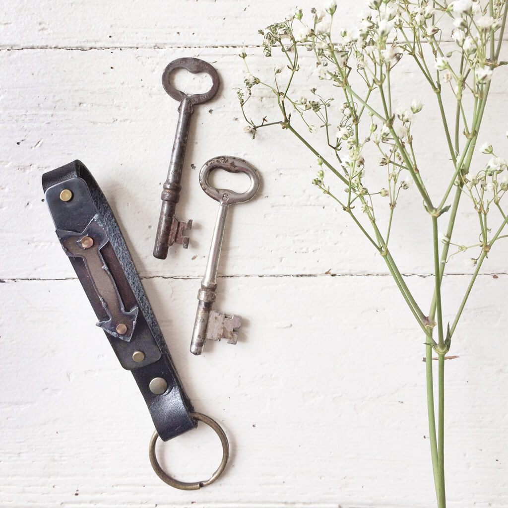 aim // rustic metal arrow and leather key ring / key fob - Peacock & Lime