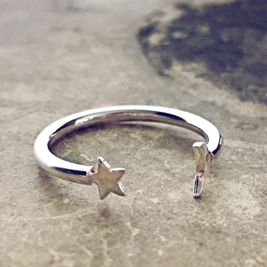 astral // sterling silver adjustable star and moon gap ring - Peacock & Lime