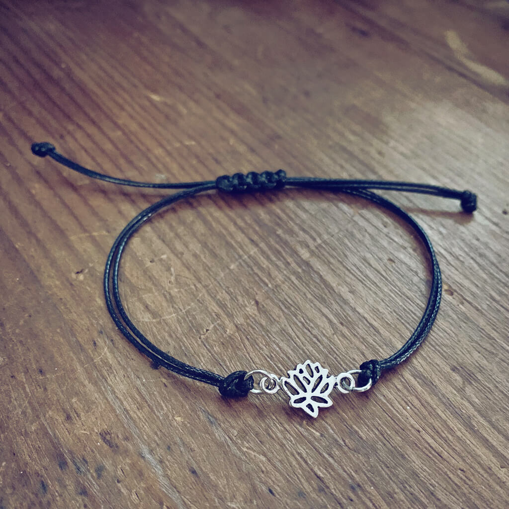 Pura vida hot sale lotus bracelet