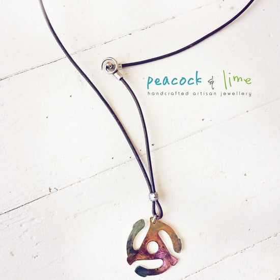 old school // retro 45 rpm record adapter necklace - colourized - Peacock & Lime