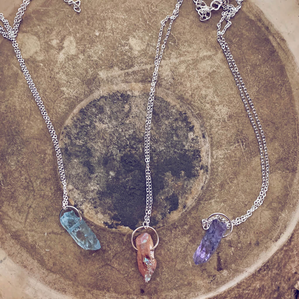 simple quartz gemstone spike pendant necklace - Peacock & Lime